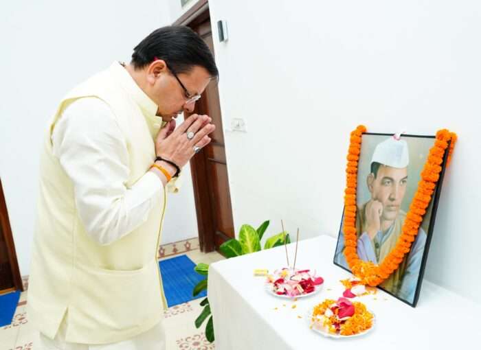 मुख्यमंत्री धामी ने अमर शहीद श्रीदेव सुमन की पुण्यतिथि पर  श्रद्धा सुमन अर्पित कर श्रद्धांजलि दी